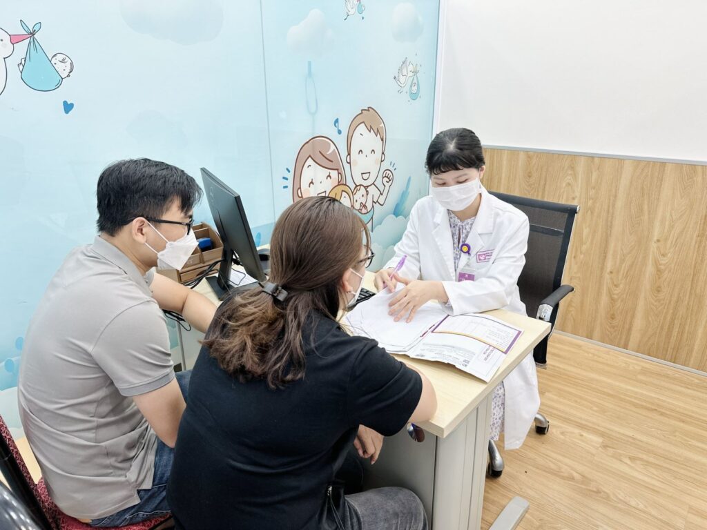 bố mẹ hiếm muộn