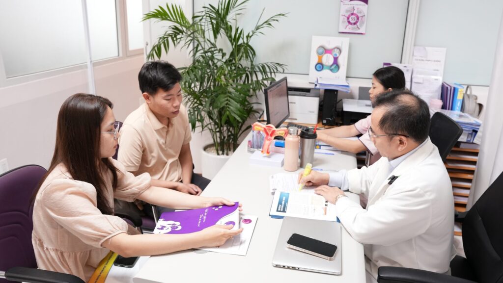 bố mẹ hiếm muộn