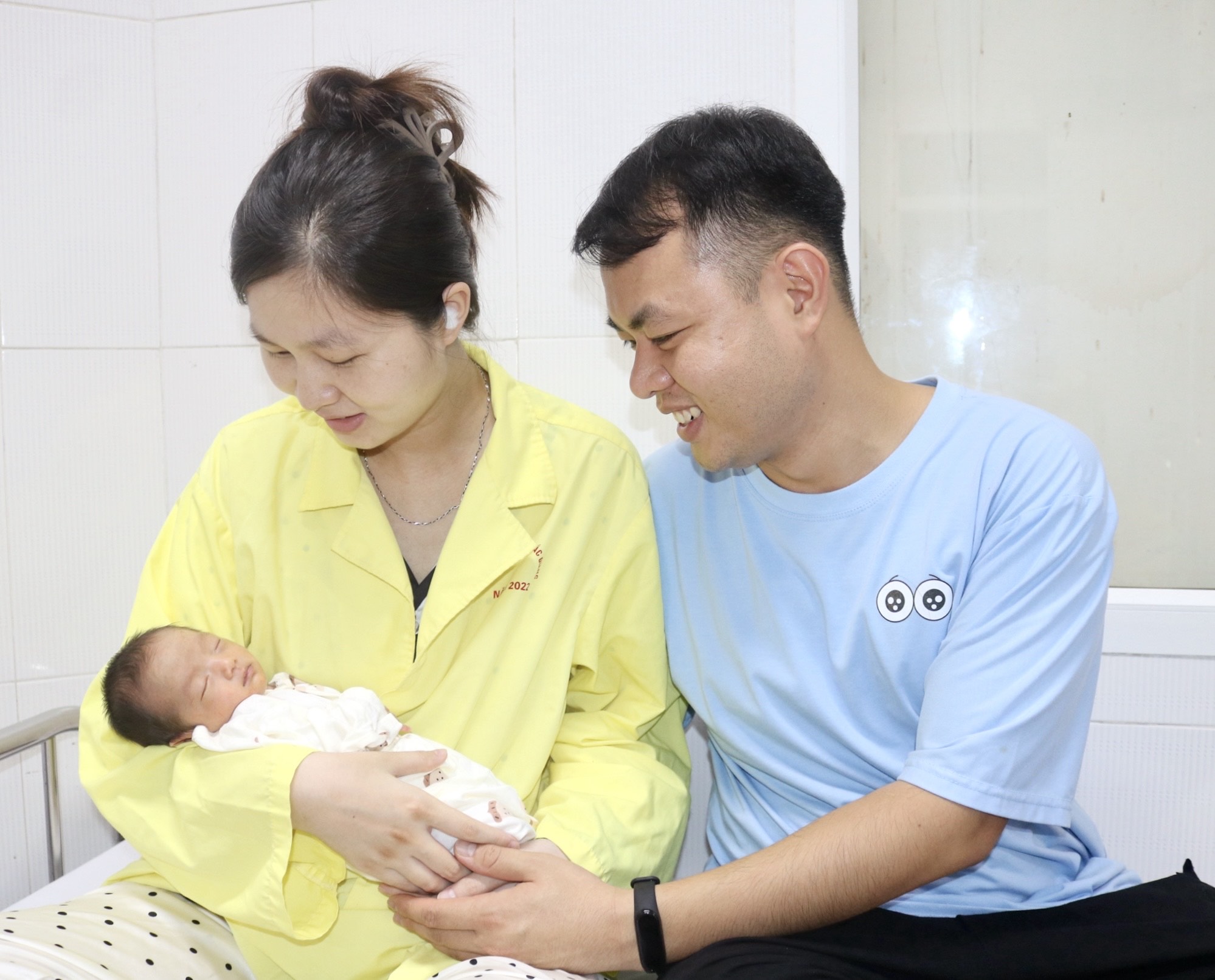 Bố mẹ hiếm muộn và cách chọn giải pháp phù hợp