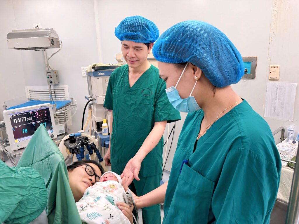 bố mẹ hiếm muộn
